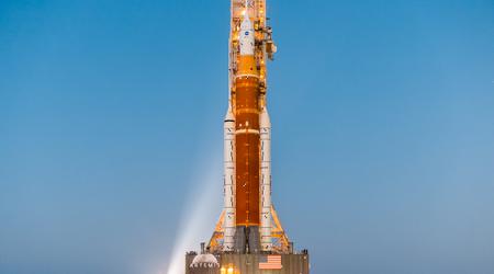 Die SLS-Rakete und das Orion-Raumschiff der NASA erhalten neue Ausrüstung für die bemannte Mission Artemis II