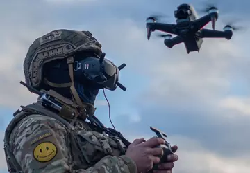 75 Panzer, 88 gepanzerte Fahrzeuge, 52 ...