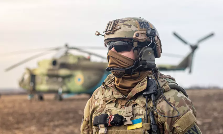 Ukrainische Spionageabwehr hat mit Hilfe einer Drohne drei T-72-Panzer zerstört - in einem der Panzer schauten die Russen einen Film (Video)