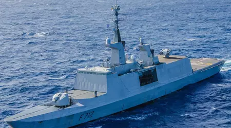 Französische Fregatte Courbet widersteht der Explosion einer Seemine bei einer Übung