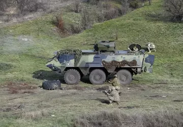 Die ukrainischen Marineinfanteristen verwenden finnische gepanzerte ...