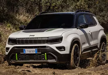 Der Jeep Avenger bekommt endlich Allradantrieb