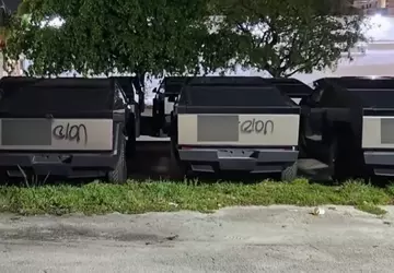 Die 34 neuen Tesla Cybertruck Elektro-LKWs ...