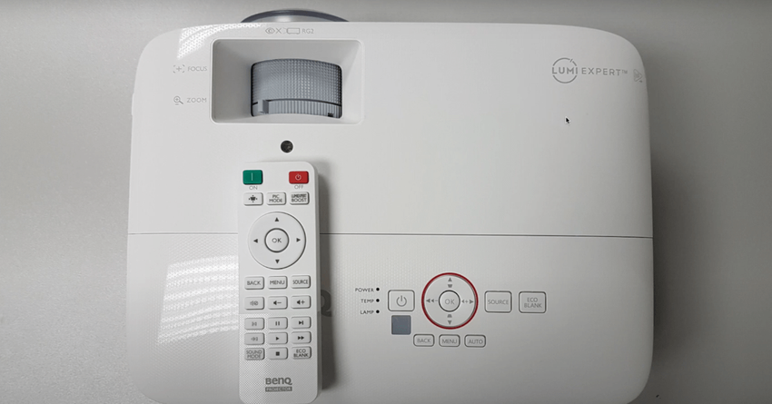 BenQ TH671ST 4k beamer test unter 1000 euro