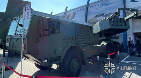 Polen stellte das US-Raketensystem HIMARS auf einem einheimischen Jelcz 663.45 T60 TS 6×6-Radfahrgestell vor