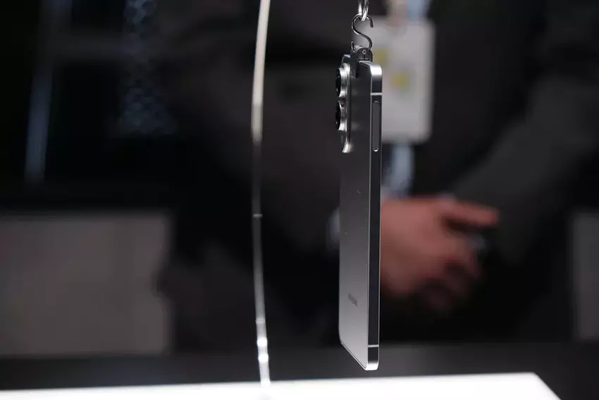 Vermutlich der Touch-Button am linken Rand des Galaxy S25 Edge