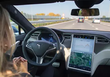 Tesla startet volles selbstfahrendes Fahren: Abonnement ...