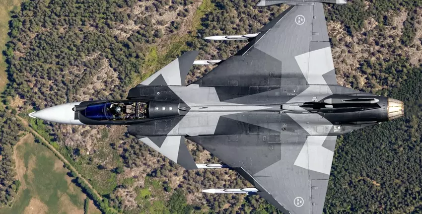 Zum ersten Mal in der Welt trat ein Gripen E-Kampfflugzeug, ausgestattet mit künstlicher Intelligenz, gegen einen echten Piloten an