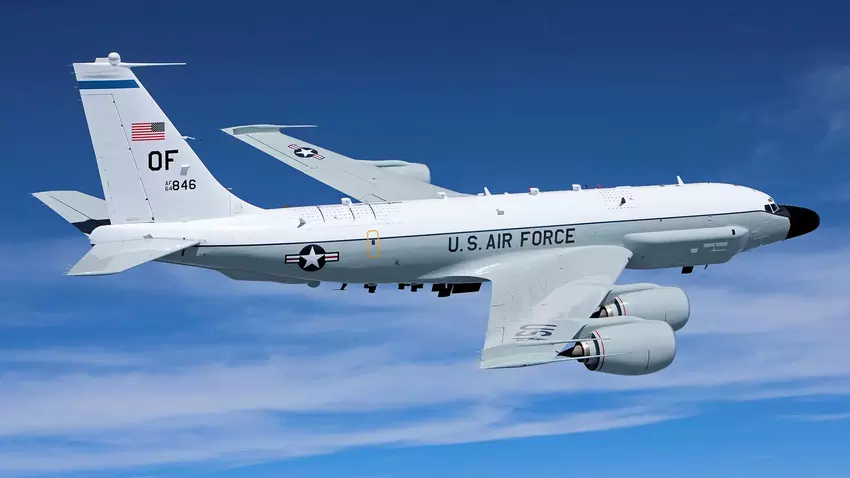 RC-135V/W Rivet Joint führt einen noch nie dagewesenen Einsatz in Europa durch - ein strategisches US-Flugzeug fliegt entlang der finnisch-russischen Grenze