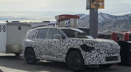 Das erste Foto des Toyota RAV4 2026 ist aufgetaucht