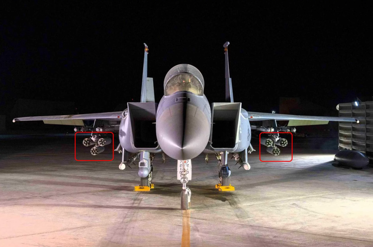 Die F-15E hat neue Raketen erhalten, ...