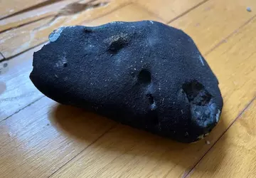 Ein seltener, 4,6 Milliarden Jahre alter ...