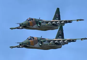 Ukrainische Nationalgarde schießt zwei russische Su-25-Angriffsflugzeuge ...