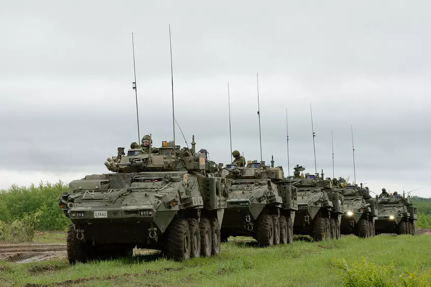 Kanadische gepanzerte Fahrzeuge vom Typ LAV II ACSV mit 7,62 mm Maschinengewehren sind auf dem Weg in die Ukraine