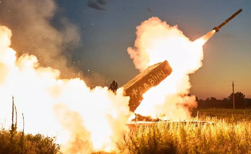 Die ukrainischen Streitkräfte zeigen zum ersten Mal ein Video vom Kampfeinsatz des einzigen Trophäen-Flammenwerfersystems TOS-1A Solntsek