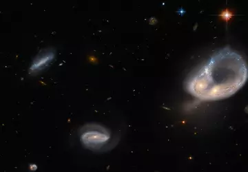 Galaktische kosmische Katastrophe - Hubble fotografierte ...