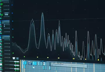 Kia hilft Blinden, die Straße mit ...