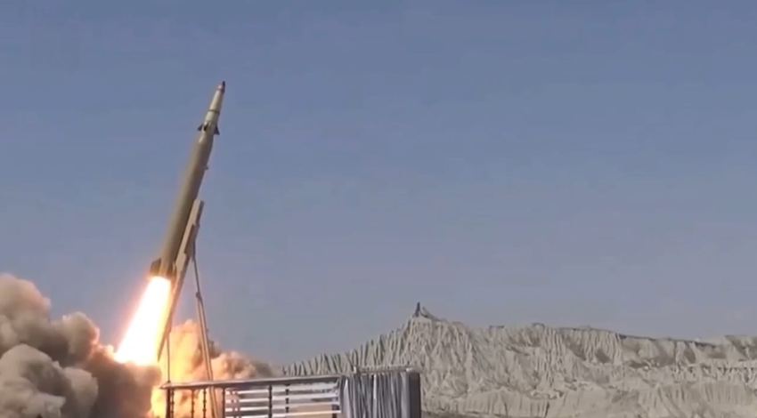 Iran stellt neue ballistische Rakete Qasem Basir vor, die gegen westliche Luftabwehrsysteme resistent ist