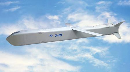 Die Russen haben den Marschflugkörper Kh-69 mit einem 310 kg schweren Sprengkopf und einer Reichweite von bis zu 290 km für den Kampfjet Su-57 der fünften Generation vorgestellt.