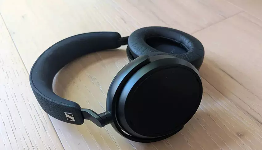 Sennheiser MOMENTUM 4 Over-Ear-Kopfhörer für Flüge