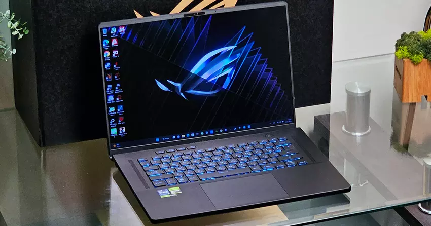 ASUS ROG Zephyrus M16 (2023) GU604 Test: GeForce RTX 4090 in einem schlanken Gehäuse