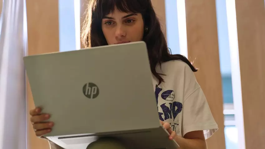 HP hat das OmniBook 5 vorgestellt, eine Reihe kompakter und leistungsstarker Laptops, die für KI-Anwendungen optimiert sind