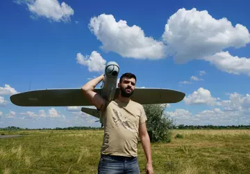 Die ersten ukrainischen Leleka-100-Drohnen, die von ...