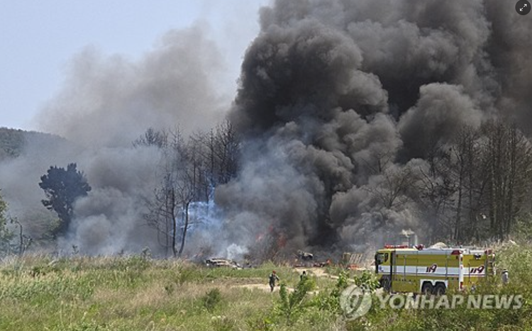 P-3 Orion Militärflugzeug stürzt in Südkorea ...