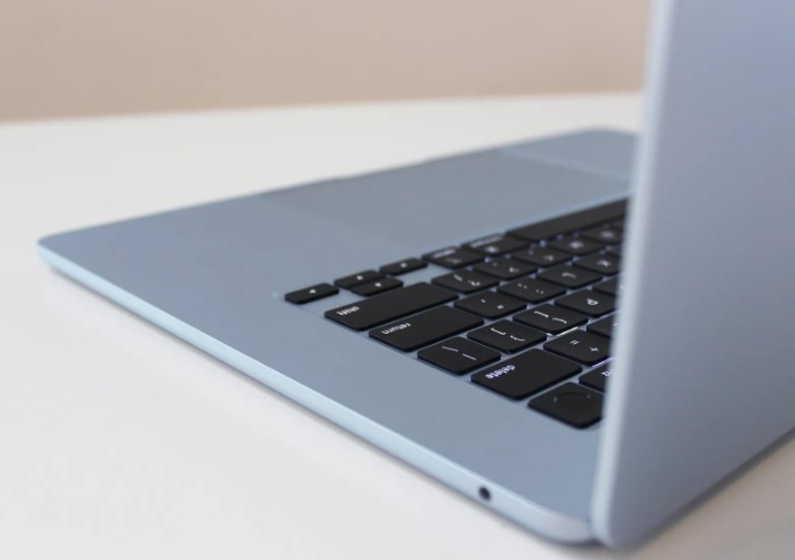 Apple MacBook Air M4 2025 gegen Apple MacBook Pro M4 2024