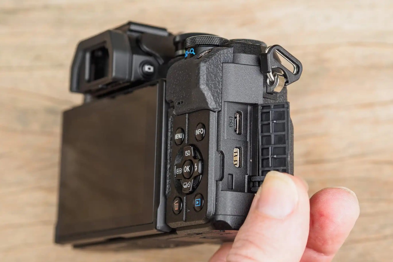 OM SYSTEM OM-D E-M10 Mark IV erschwingliche DSLR-Kamera