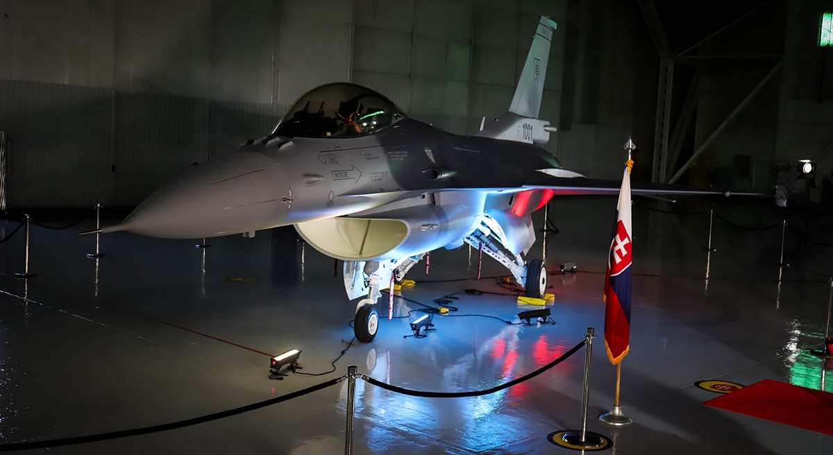 Lockheed Martin hat das erste modernisierte Kampfflugzeug der vierten Generation, die F-16 Block 70, für die slowakischen Luftstreitkräfte enthüllt Lockheed Martin hat das erste modernisierte Kampfflugzeug der vierten Generation, die F-16 Block 70, für die slowakischen Luftstreitkräfte enthüllt
