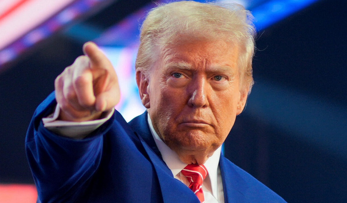 Alle werden zahlen: Trump droht jetzt mit erhöhten Zöllen, nicht nur auf Apple, sondern auch auf andere Smartphone-Hersteller Alle werden zahlen: Trump droht jetzt mit erhöhten Zöllen, nicht nur auf Apple, sondern auch auf andere Smartphone-Hersteller