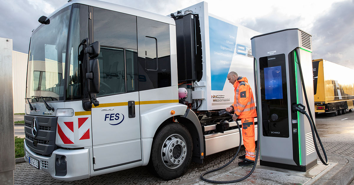 Der elektrische Lastwagen der Zukunft: Technologische Merkmale des neuen Mercedes-Benz eEconic Erste Fahrt: Der Mercedes-Benz eEconic elektrischer Lastwagen auf den Straßen