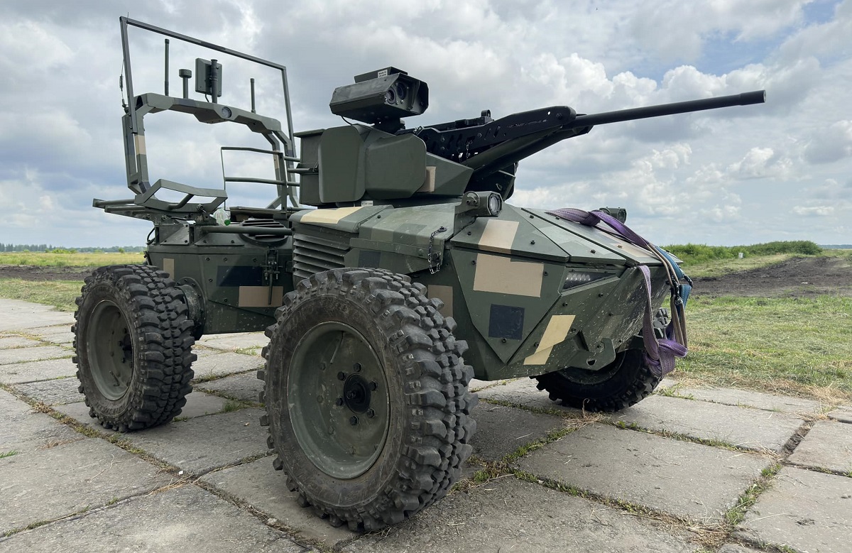 Die ukrainischen Verteidigungskräfte testen den unbemannten Roboter Ironclad mit Wärmebildkamera und ShaBla M2-Kampfturm unter realen Kampfbedingungen Die ukrainischen Verteidigungskräfte testen den unbemannten Roboter Ironclad mit Wärmebildkamera und ShaBla M2-Kampfturm unter realen Kampfbedingungen