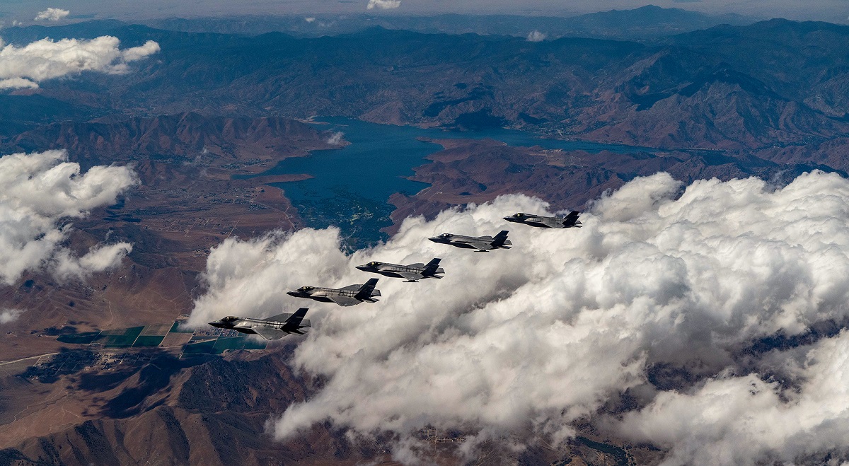 Die nachgerüsteten F-35 Lightning II-Kampfjets der fünften Generation könnten sich aufgrund eines unrealistischen Maßes an Parallelität, fehlender Testressourcen und Personalmangel erheblich verzögern
