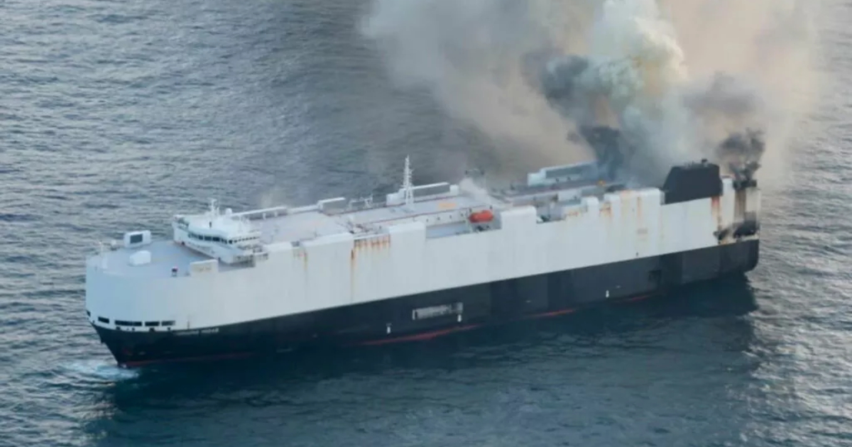 Notfall auf See: Was ist mit der Morning Midas passiert? Maritimer Herausforderung: Das Schiff Morning Midas in Flammen