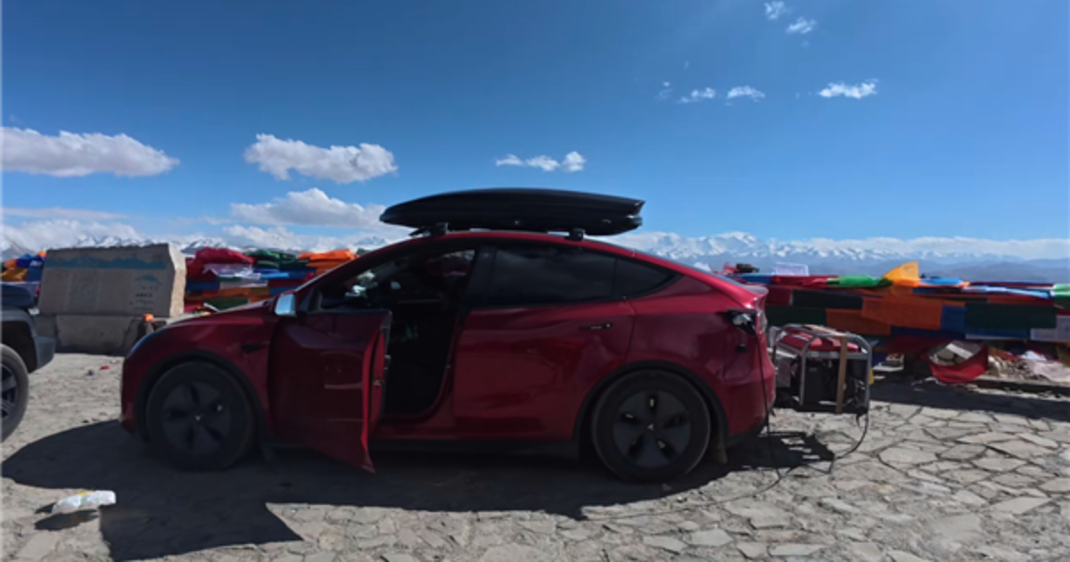 Tesla Model T jetzt mit einem Benzin-Generator: die erste solche Lösung in der Welt der Elektroautos