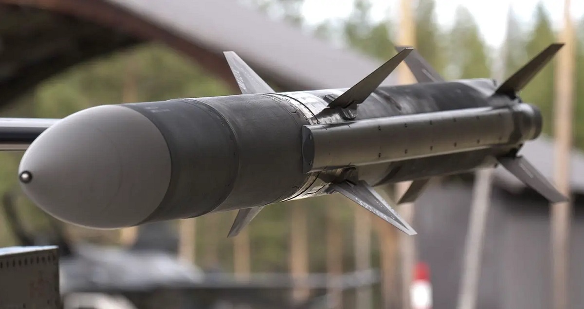 In den kommenden Jahren wird die Ukraine die modernsten AIM-120C-8 AMRAAM-Flugzeugraketen mit einer maximalen Startreichweite von 180 Kilometern erhalten. In den kommenden Jahren wird die Ukraine die modernsten AIM-120C-8 AMRAAM-Flugzeugraketen mit einer maximalen Startreichweite von 180 Kilometern erhalten.