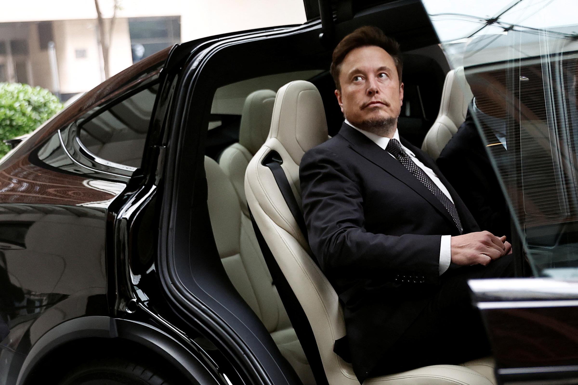 Tesla schließt seinen eigenen Supercomputer für das AI Dojo-Training