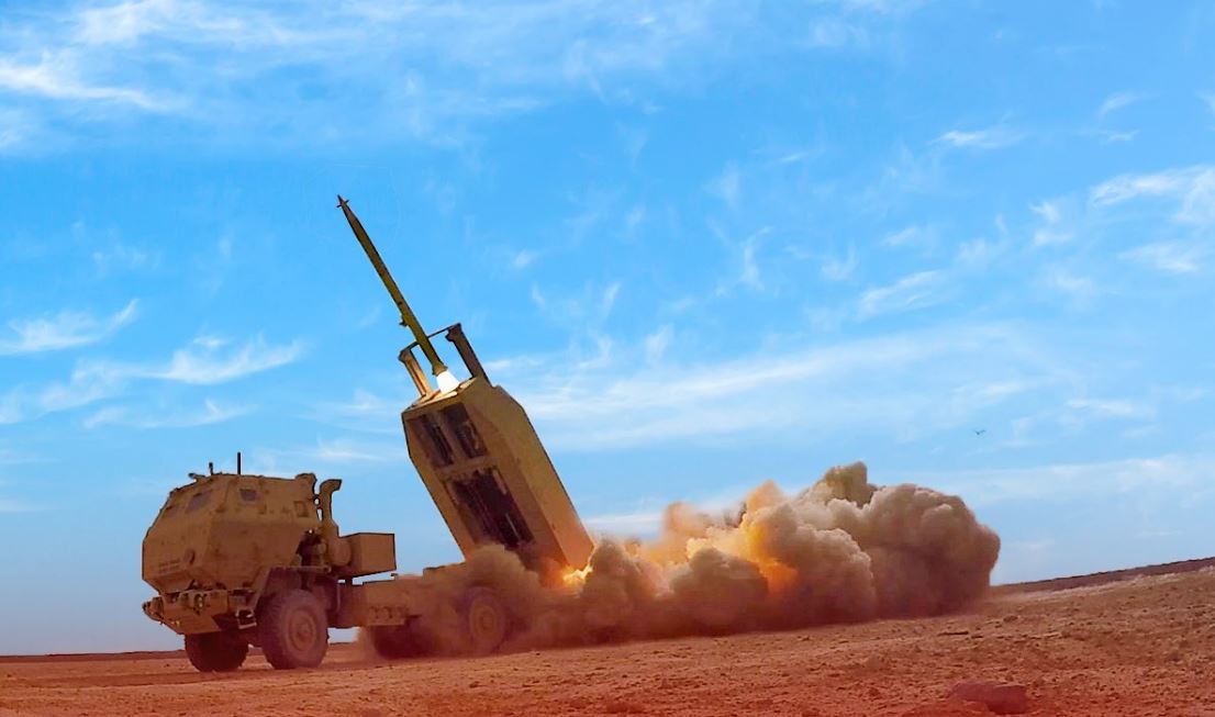 Tausende von GMLRS-Geschossen, Hunderte von AGM-158 JASSM-Raketen, AIM-120 AMRAAM und mehr - Pentagon beantragt 170 Mrd. Dollar für Waffen für US-Luftwaffe, Marine und Heer