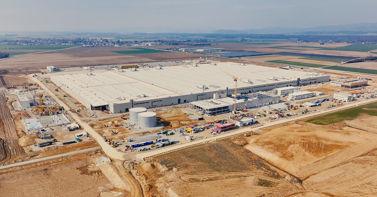 Beeindruckende Aufnahmen vom Bau der Batteriefabrik von BMW Das zukünftige BMW-Werk in Irlbach: Ein Video-Rundgang über die Baustelle