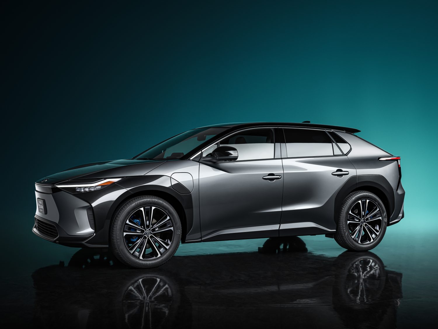 Erstes Elektroauto der neuen Marke: Toyota zeigt bZ4X Crossover auf Basis der e-TNGA-Plattform mit ungewöhnlichem Lenkrad Erstes Elektroauto der neuen Marke: Toyota zeigt bZ4X Crossover auf Basis der e-TNGA-Plattform mit ungewöhnlichem Lenkrad