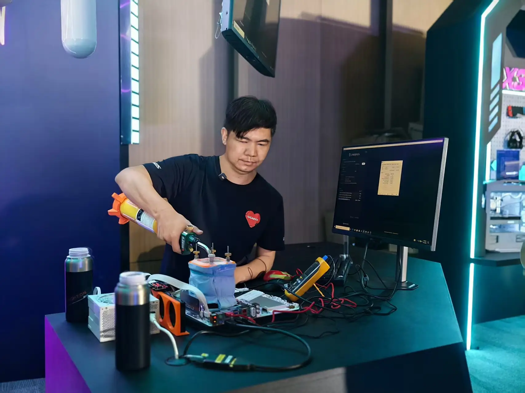 HiCookie zeigt sein Können: super-kalter Ryzen 9800X3D