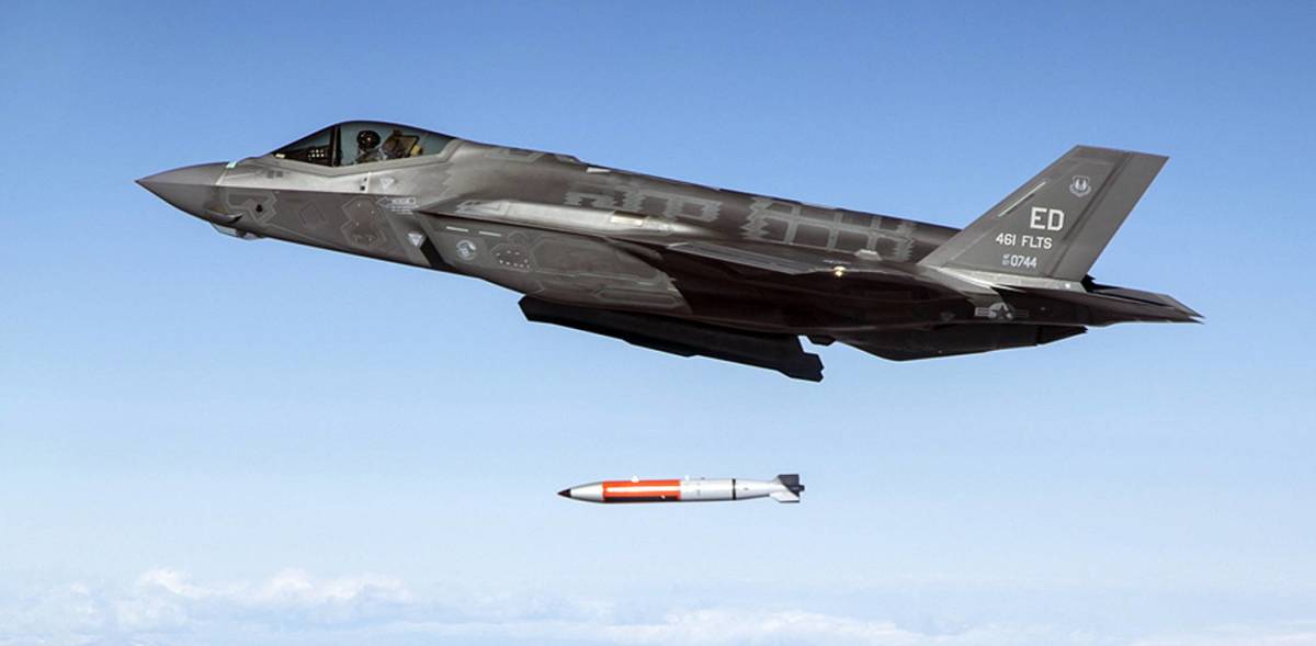 Die US-Luftwaffe wird die neuesten B61-12-Atombomben zusammen mit F-35 Lightning II-Kampfjets der fünften Generation in Großbritannien stationieren Die US-Luftwaffe wird die neuesten B61-12-Atombomben zusammen mit F-35 Lightning II-Kampfjets der fünften Generation in Großbritannien stationieren