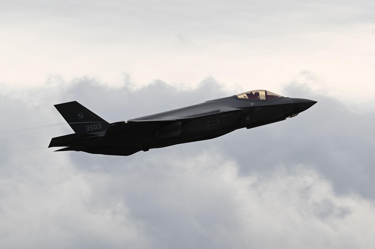 Wie die F-35 mit ihrer Leistung die Zukunft der militärischen Luftfahrt verändert F-35: Amerikas modernstes Kampfflugzeug in Aktion