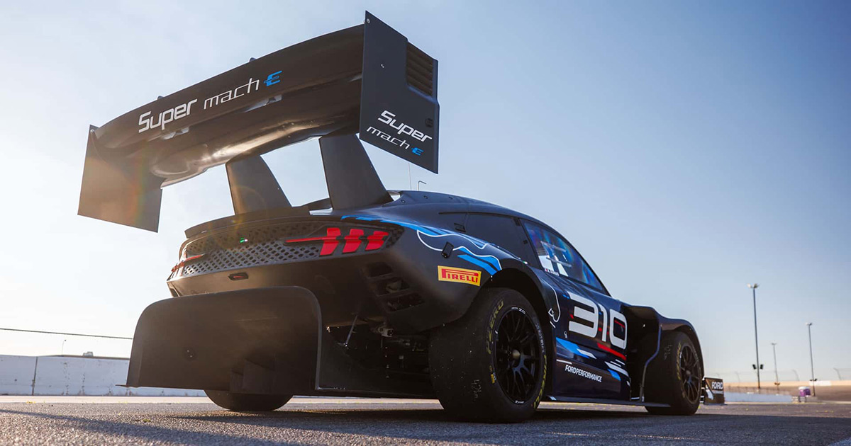 Rüttelnder Everest der Geschwindigkeit: Ford Mustang Mach-E tritt in den Kampf am Pikes Peak ein Geschwindigkeit projizieren: Ford Mustang Mach-E rast zum Pikes Peak.