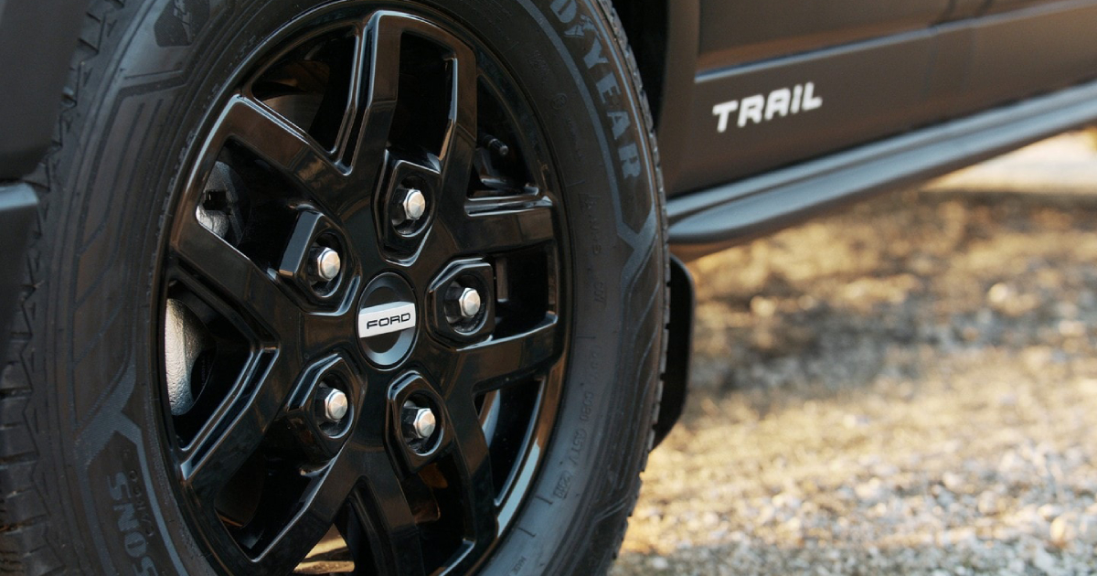 Der Ford Transit Trail: Eine hochmoderne Reise in ein abenteuerlich gefärbtes Leben Entdecken Sie den neuen Ford Transit Trail: Der abenteuerliche Van für Technikliebhaber