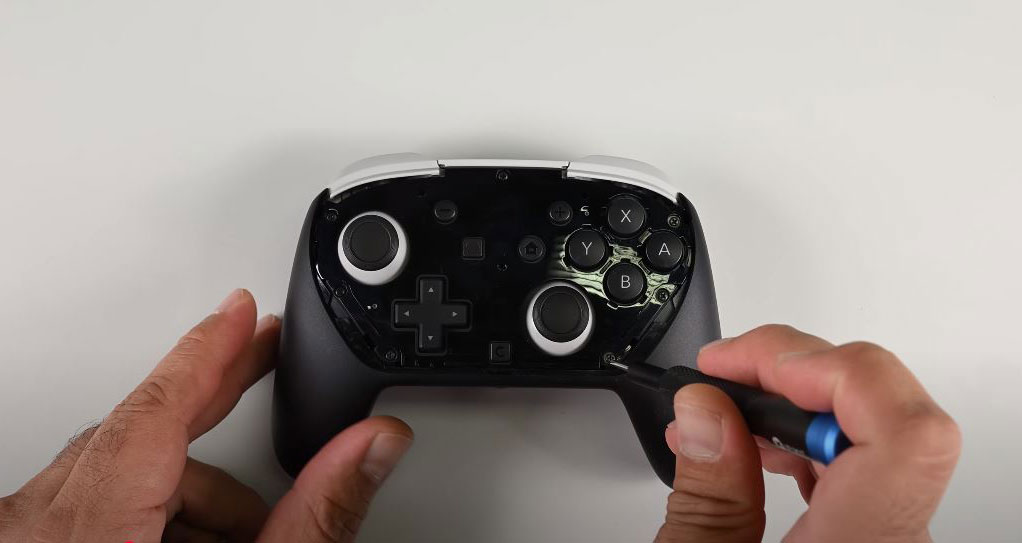 iFixit nimmt den Pro Controller für Nintendo Switch 2 auseinander: Was ist drin?