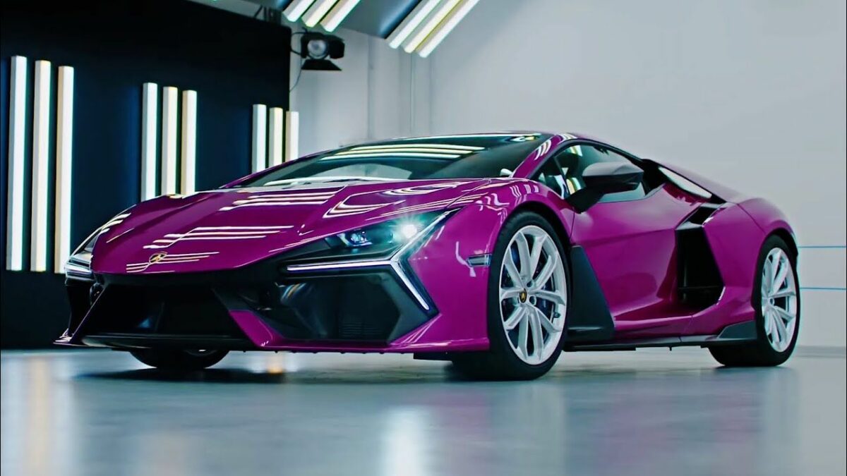 Lernen Sie den Revuelto kennen: Wie Lamborghinis neuester Supersportwagen der Kurve voraus ist Revuelto: Lamborghini's elektrisierender Sprung in die Zukunft