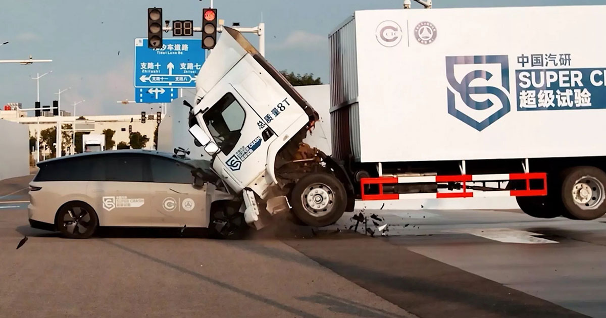Aufdeckung der Widerstandsfähigkeit: Li Auto i8 Crashtest mit Chenglong Zusammenprall der Titanen: Li Auto i8 und Chenglong Crashtest